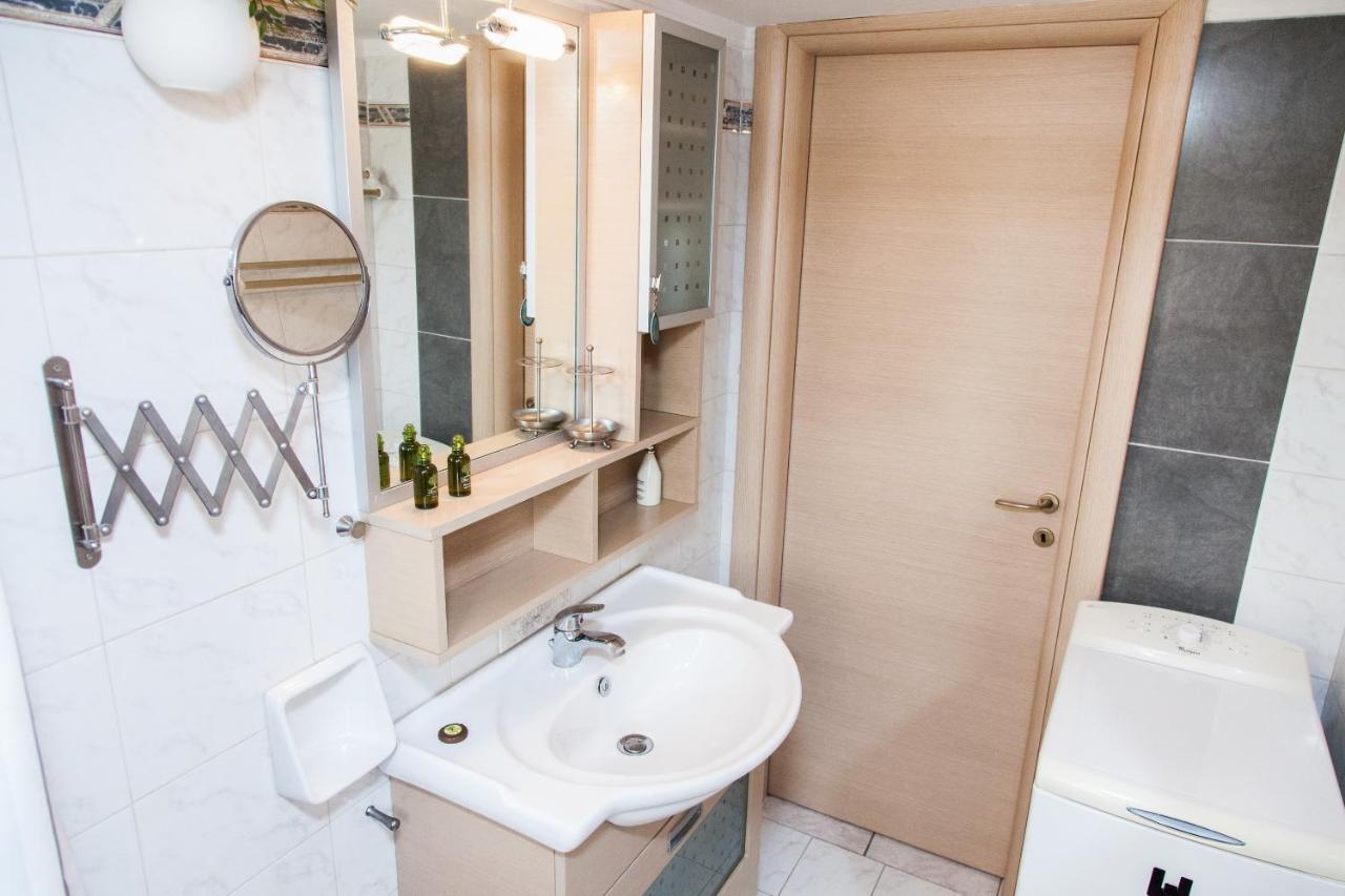 Amazing Apartment With View! Pireus Exteriör bild