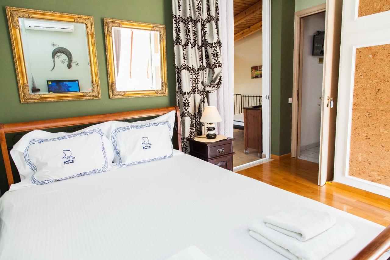 Amazing Apartment With View! Pireus Exteriör bild