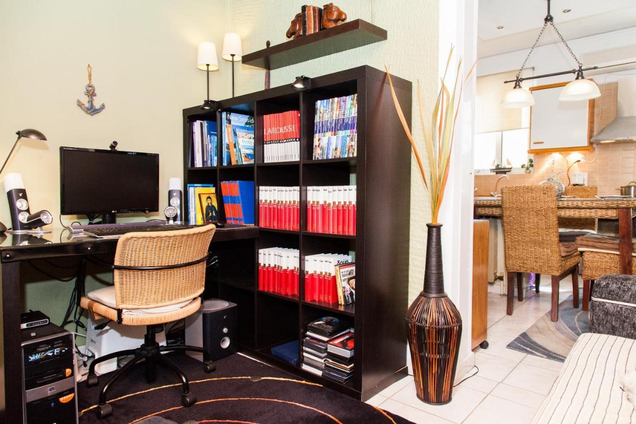 Amazing Apartment With View! Pireus Exteriör bild
